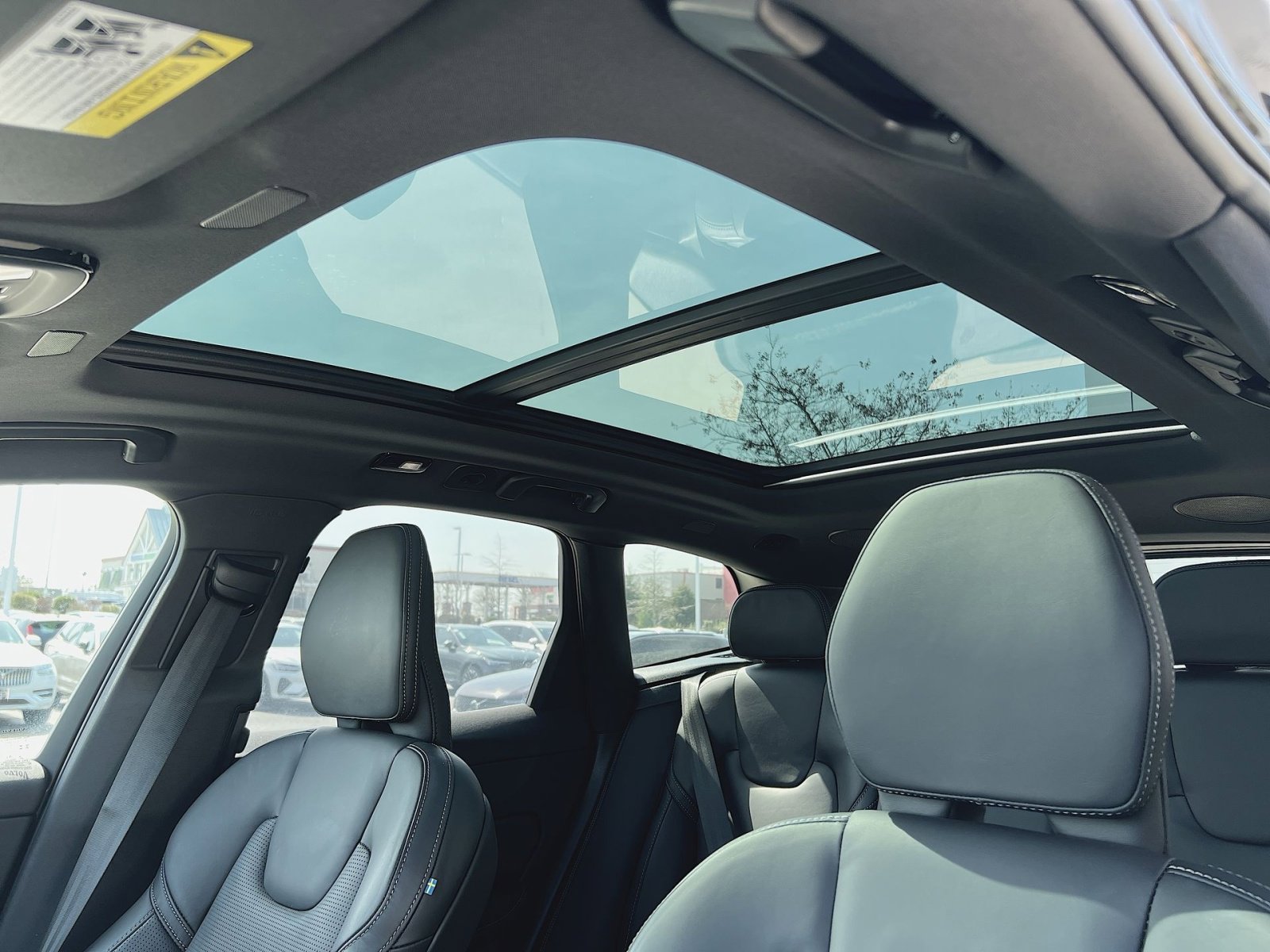 Certified 2024 Volvo XC60 T8 Ultimate w/ Climate Package image 24