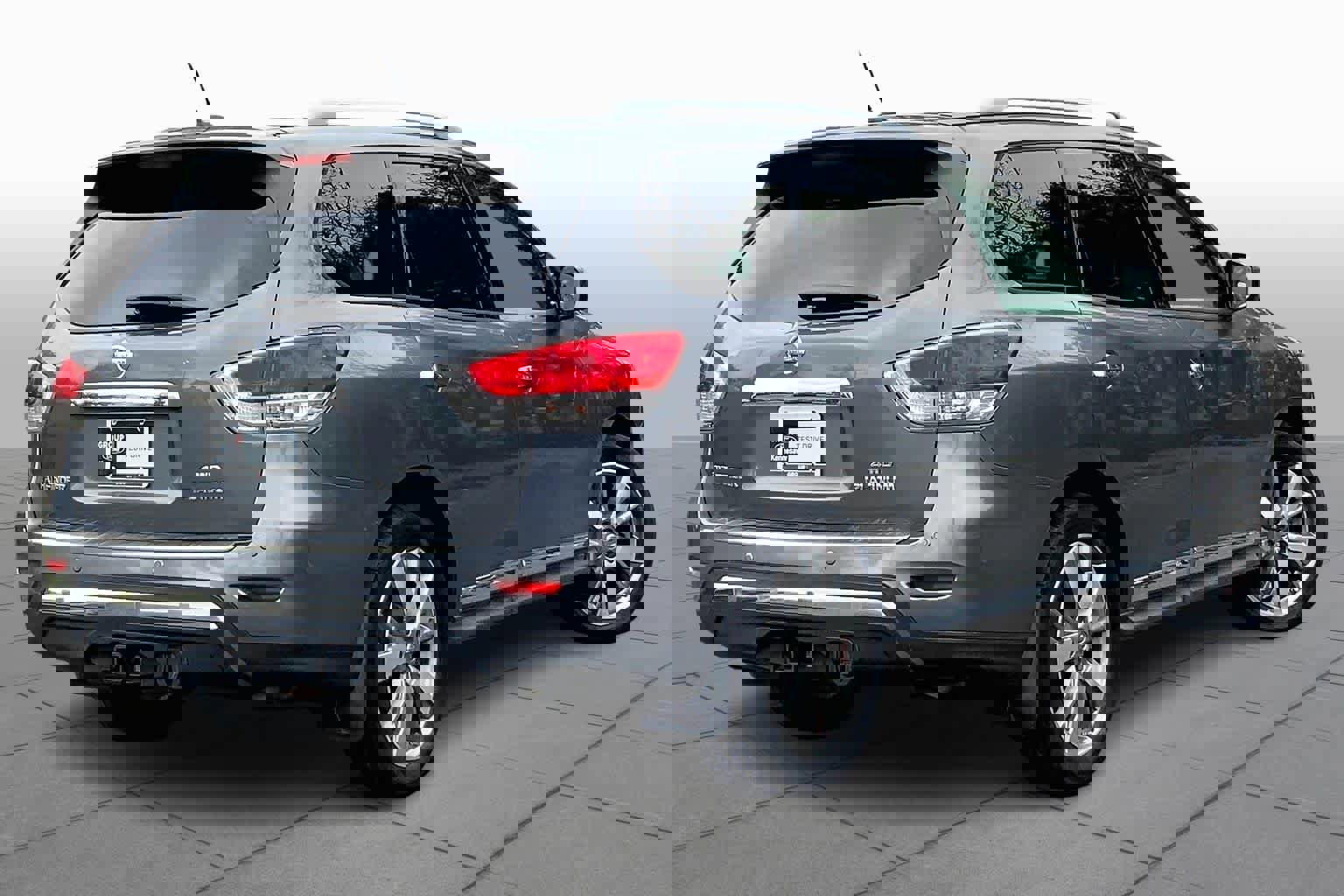 Used 2016 Nissan Pathfinder Platinum w/ Cargo Package image 12