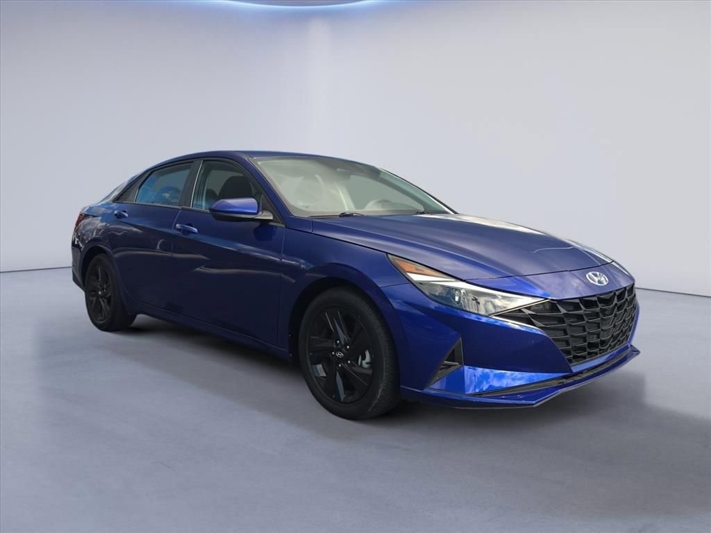 Used 2023 Hyundai Elantra SEL w/ Cargo Package image 7