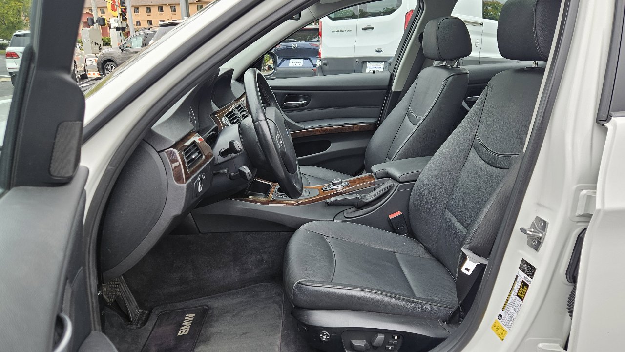 Used 2011 BMW 328i Sedan w/ Premium Pkg image 14