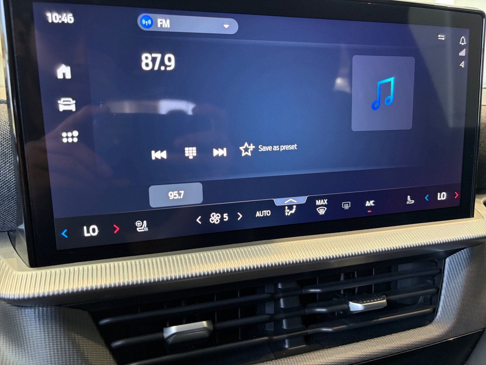 Used 2025 Ford Explorer ST AWD/4WD image 22