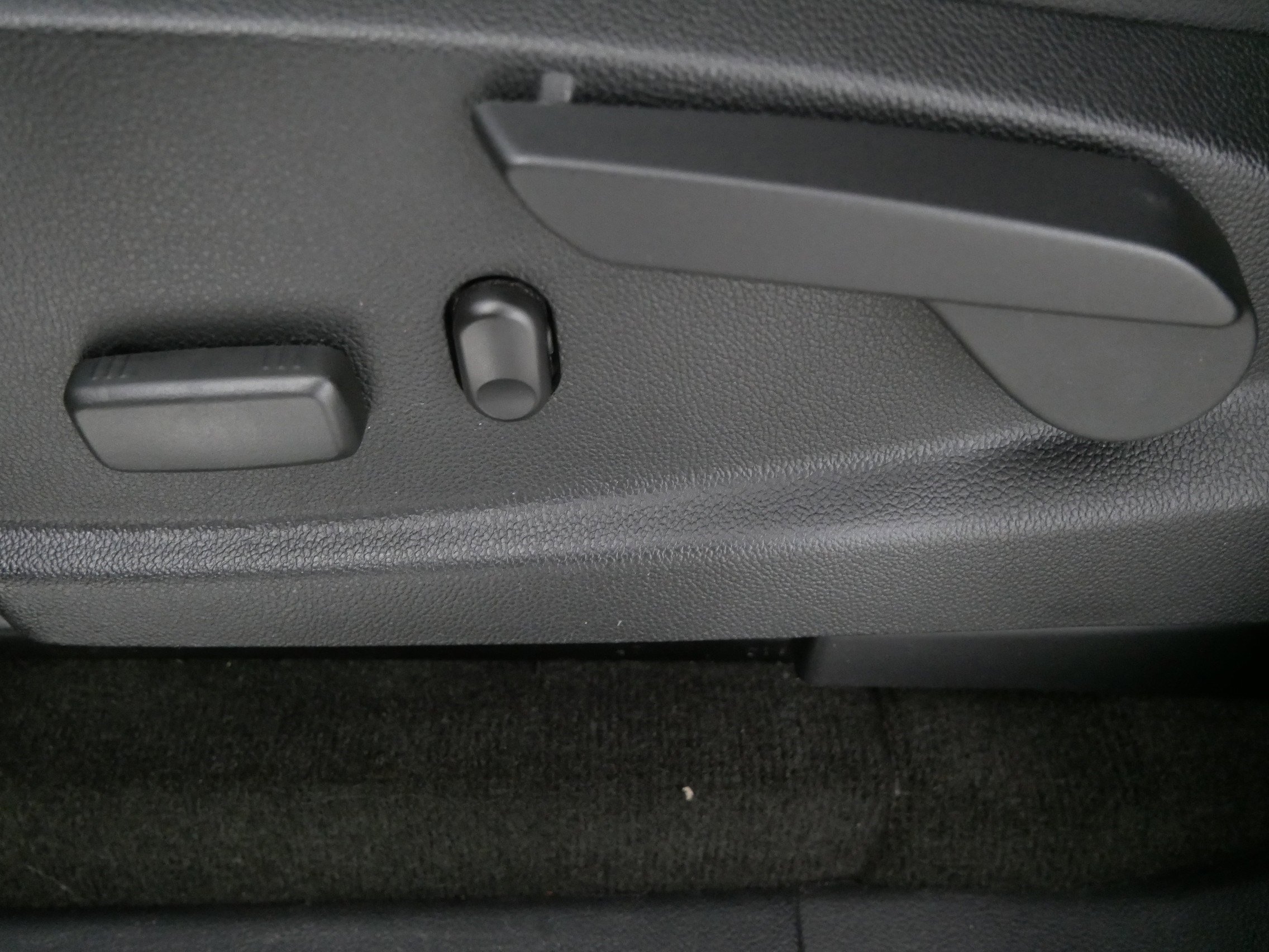 Used 2015 GMC Canyon SLE w/ All-Terrain Package image 20