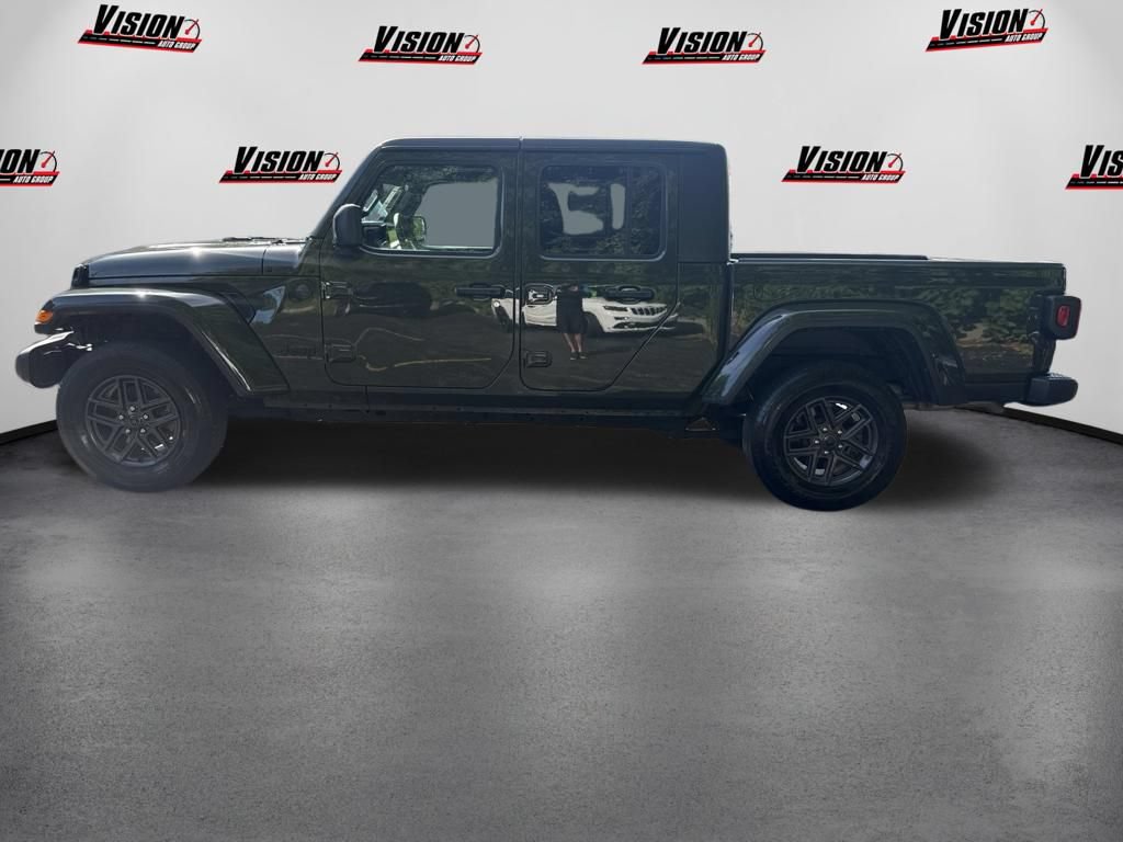 Used 2024 Jeep Gladiator Sport AWD/4WD image 8