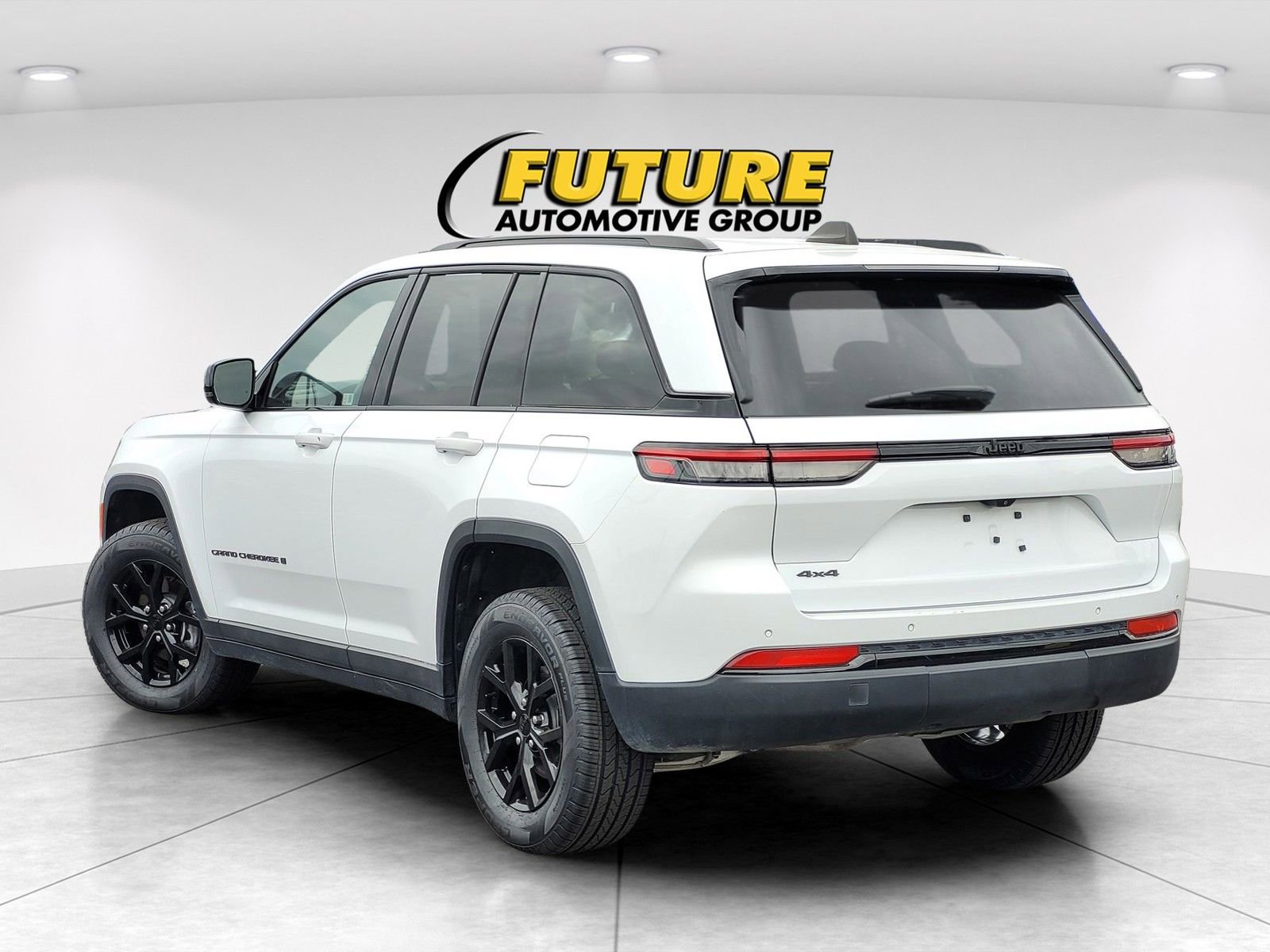 Used 2024 Jeep Grand Cherokee Altitude AWD/4WD image 6