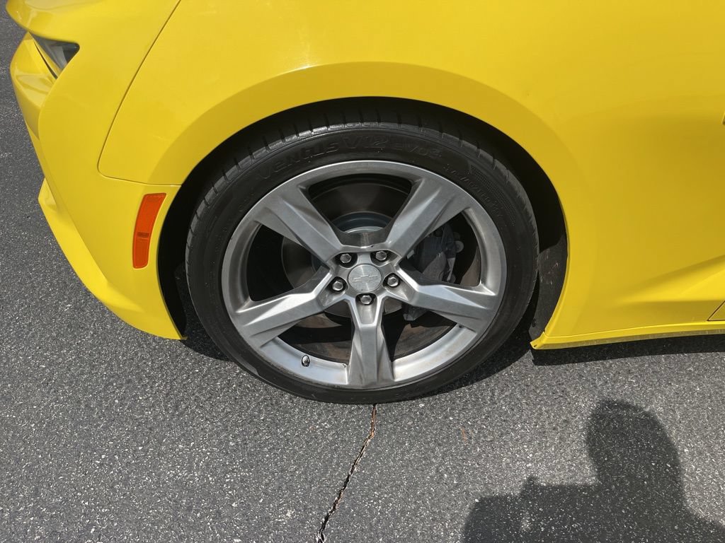 Used 2018 Chevrolet Camaro SS RWD image 4