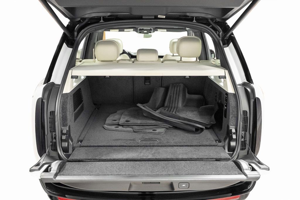 Used 2025 Land Rover Range Rover SE image 50