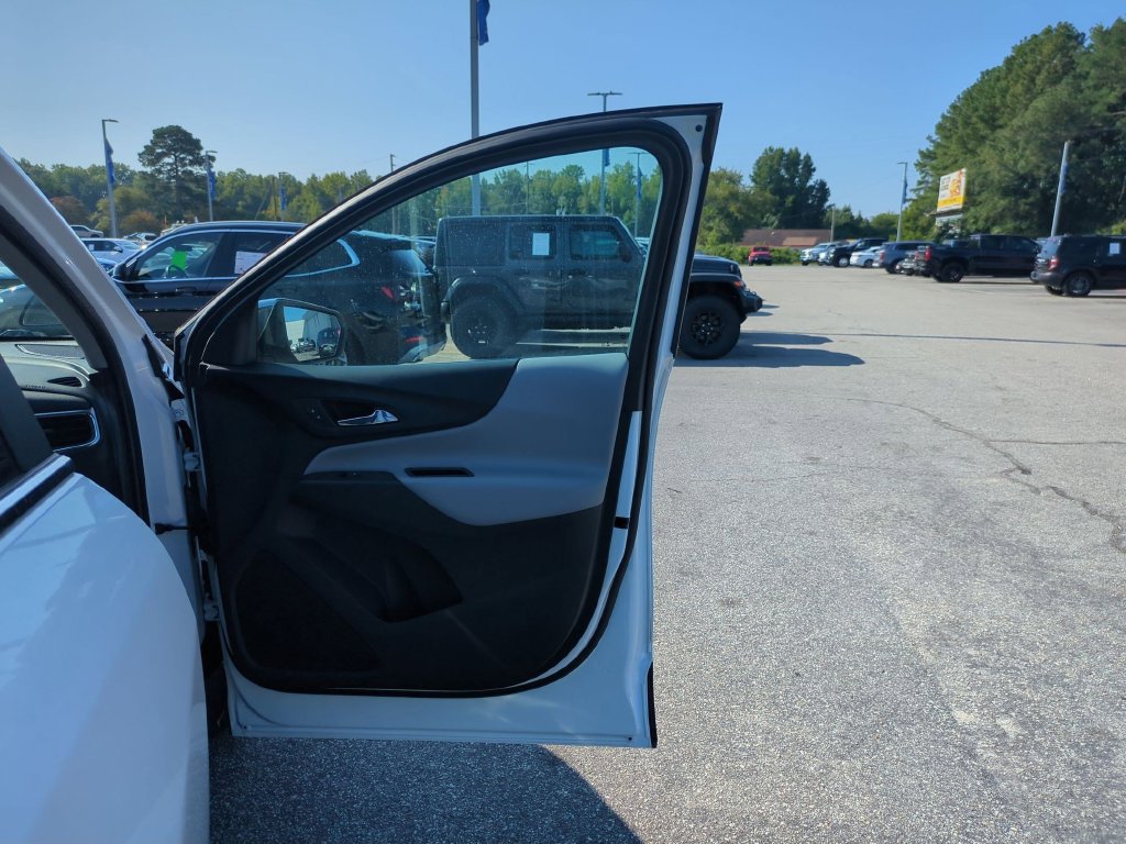 Used 2024 Chevrolet Equinox LT FWD image 34