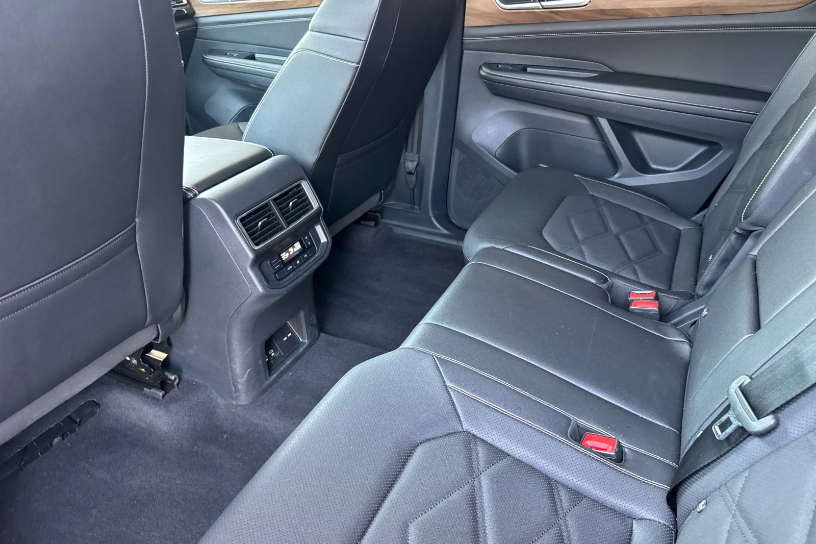 Used 2026 Volkswagen Atlas SE AWD/4WD image 30