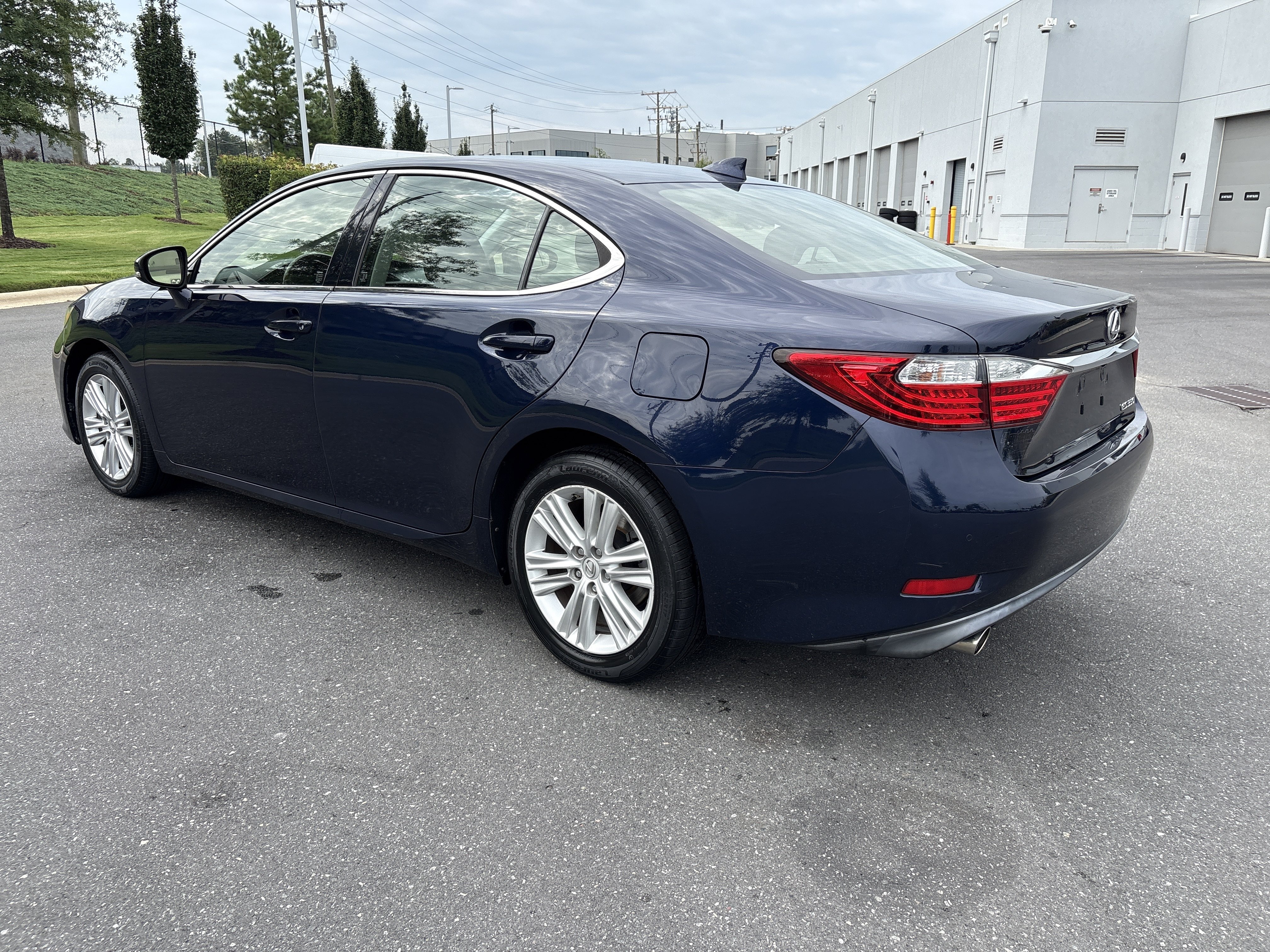 Used 2015 Lexus ES 350 w/ Premium Package FWD image 7