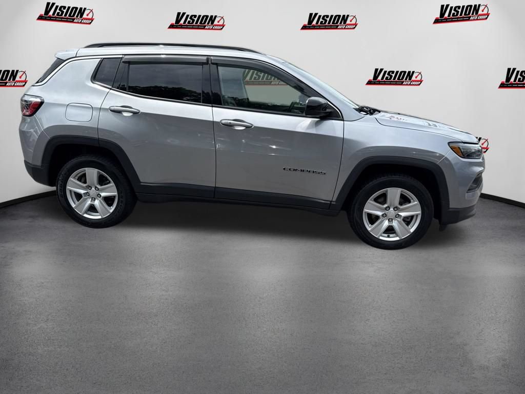 Used 2022 Jeep Compass Latitude w/ Convenience Group AWD/4WD image 4