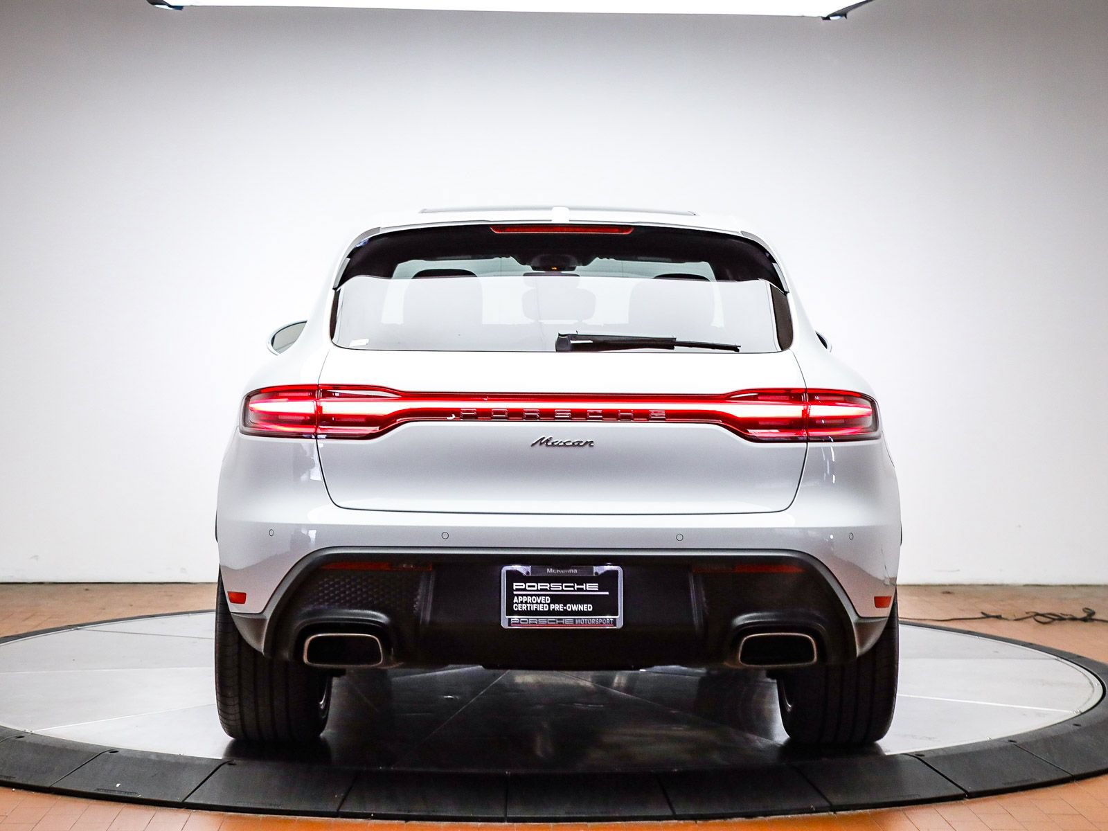 Certified 2026 Porsche Macan AWD/4WD image 7