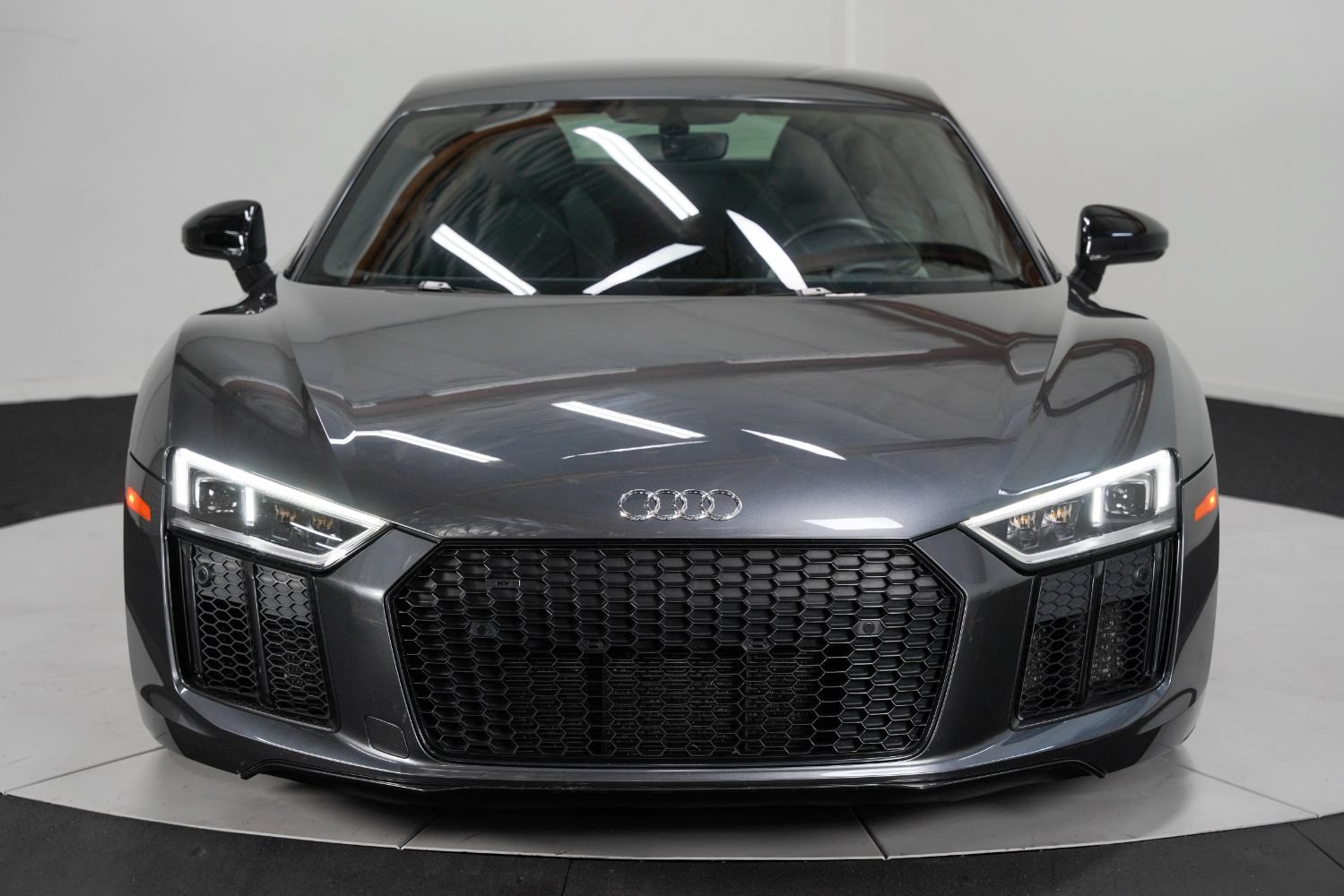 Used 2018 Audi R8 V10 w/ Premium Package RWD image 10