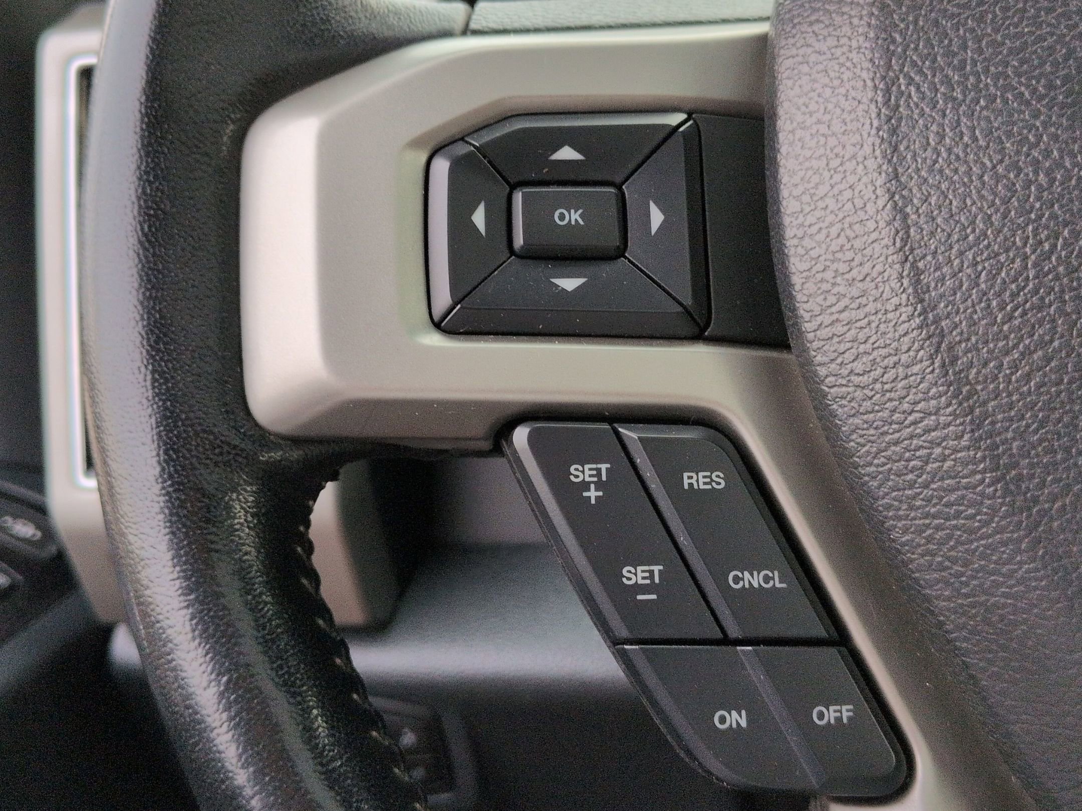 Certified 2022 Ford F350 Lariat w/ Black Appearance Package image 17