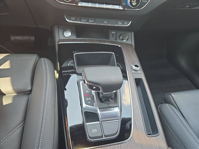 Used 2023 Audi Q5 2.0T Premium w/ Convenience Package AWD/4WD image 13