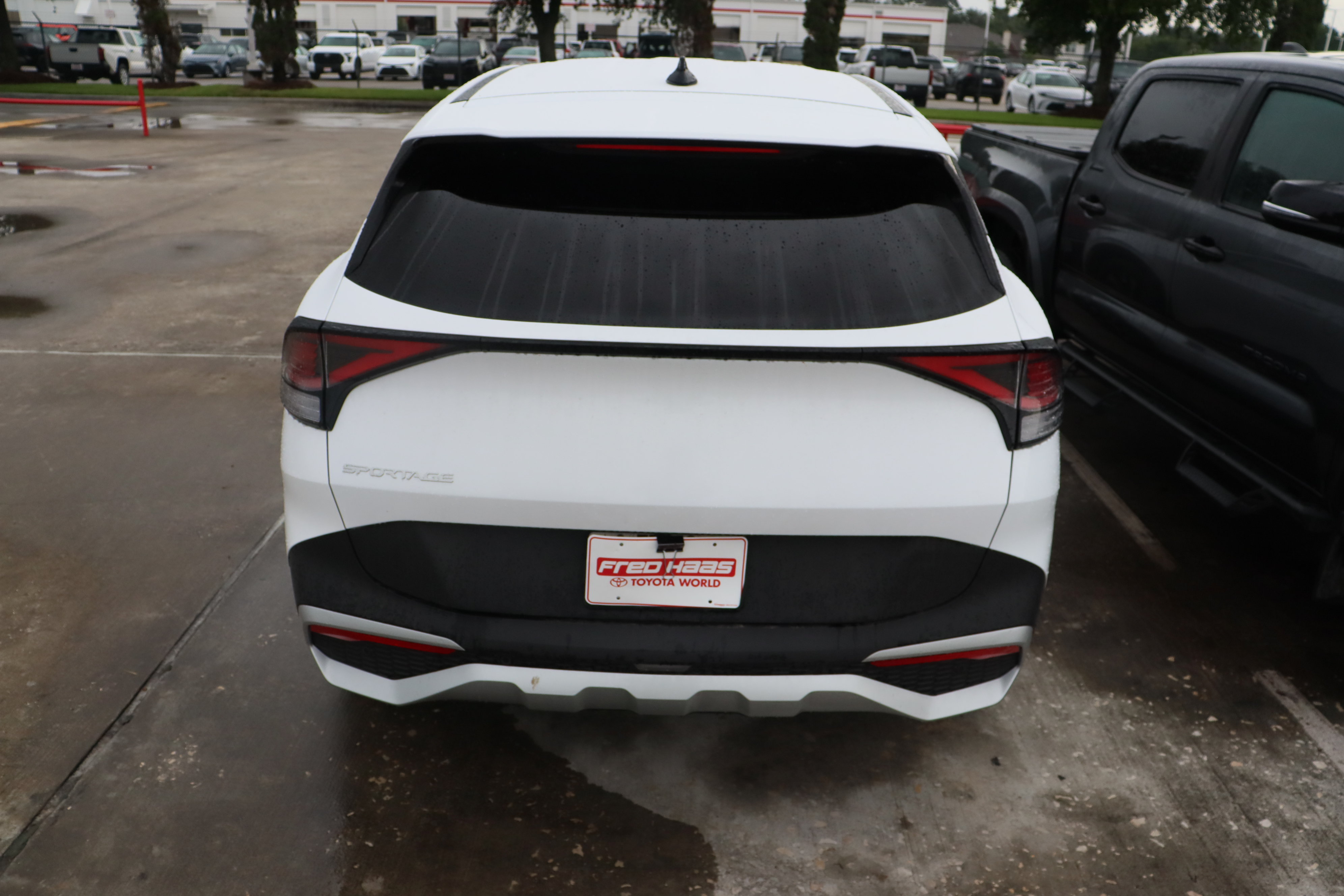 Used 2023 Kia Sportage EX FWD image 7