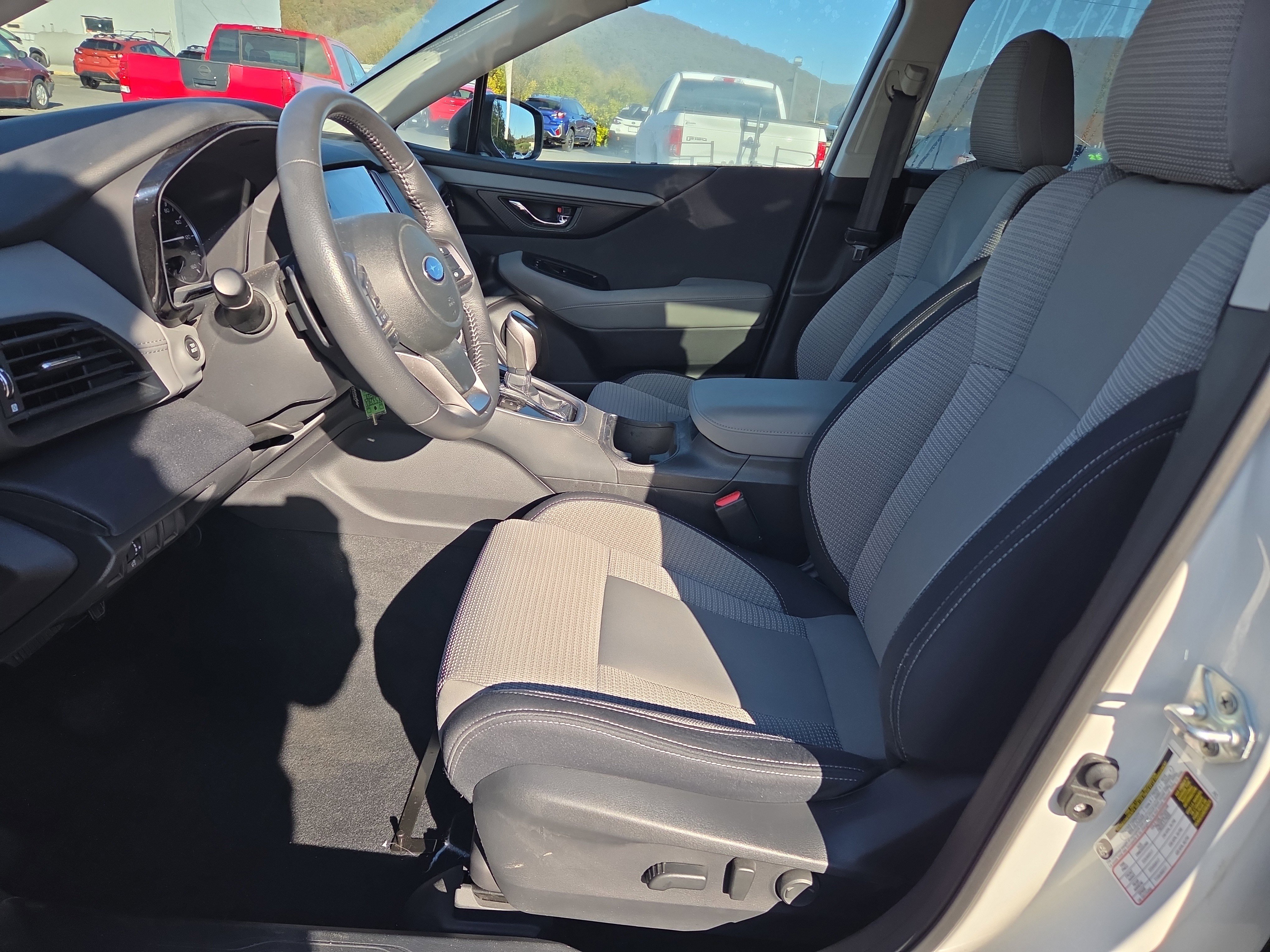 Used 2023 Subaru Outback Premium image 12