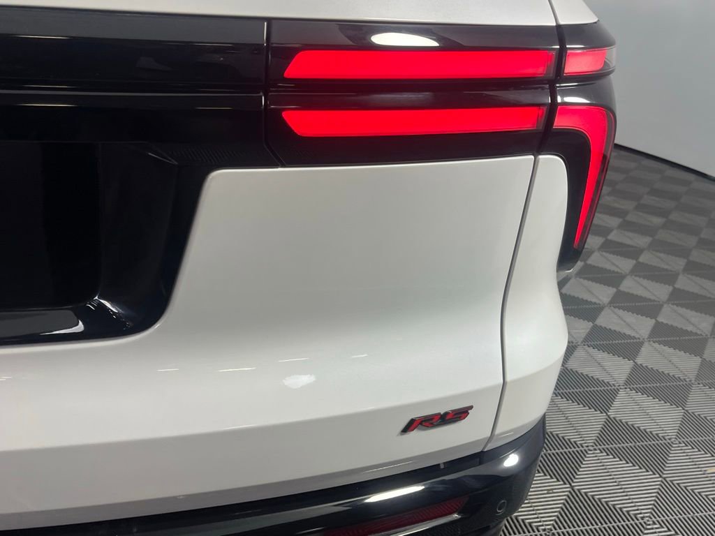 Used 2024 Chevrolet Traverse RS image 14