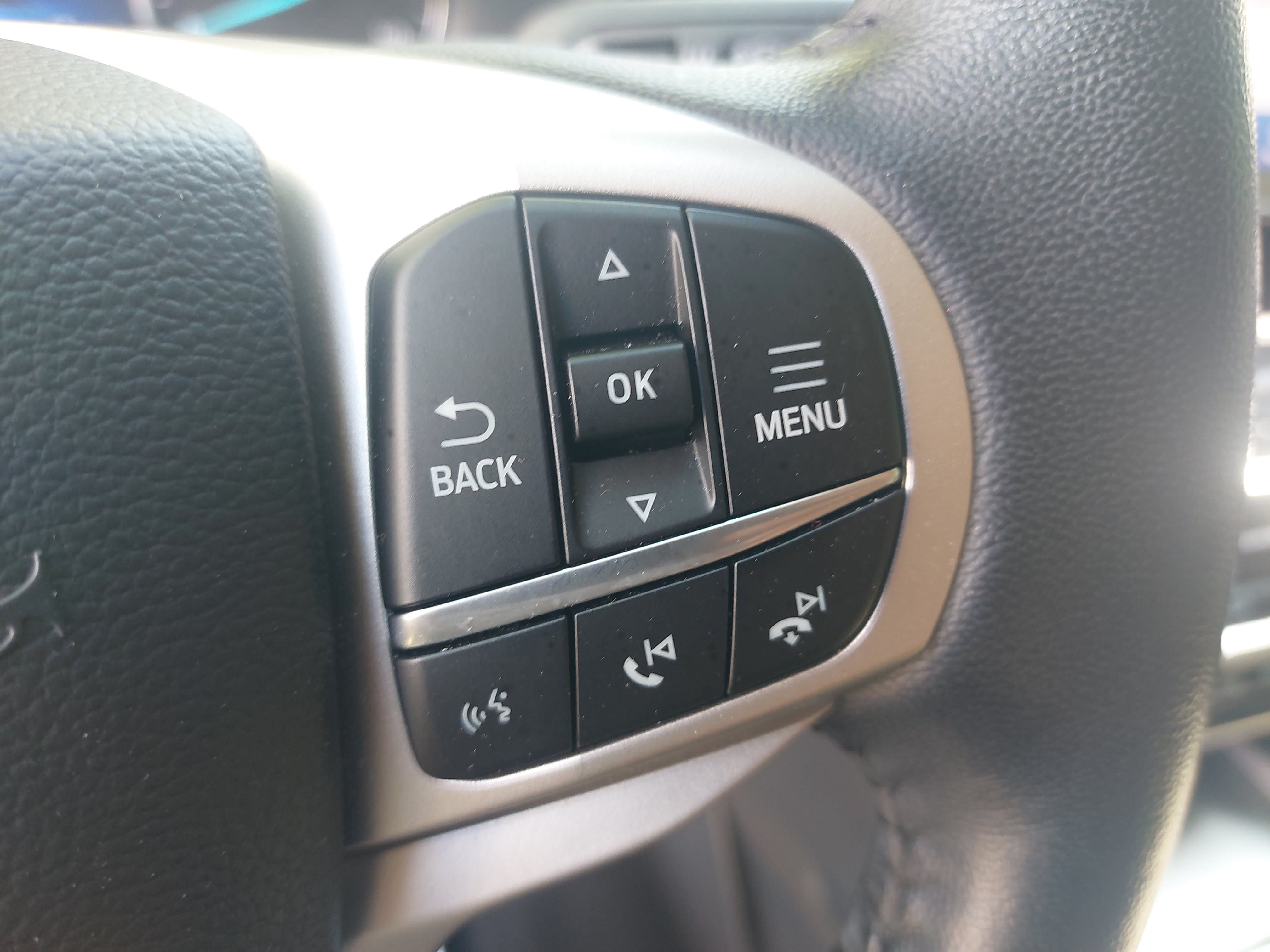 Used 2023 Ford Explorer Limited w/ Equipment Group 301A AWD/4WD image 18