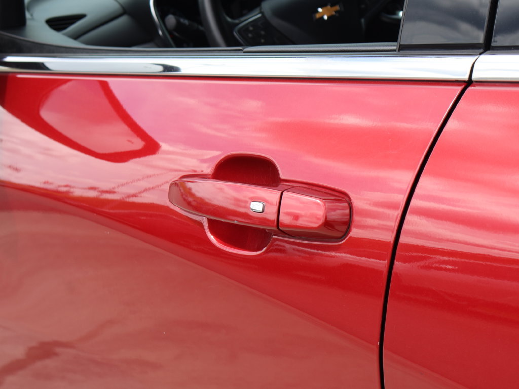 Used 2018 Chevrolet Equinox LT FWD image 19