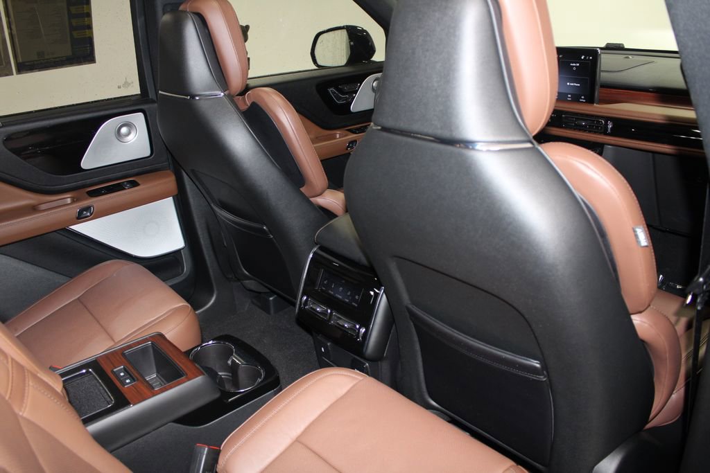 Used 2024 Lincoln Aviator Reserve w/ Equipment Group 201A image 36