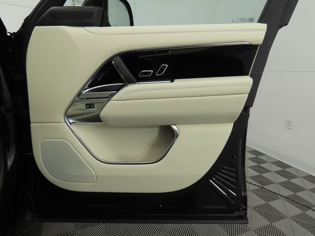 New 2026 Land Rover Range Rover SE image 25