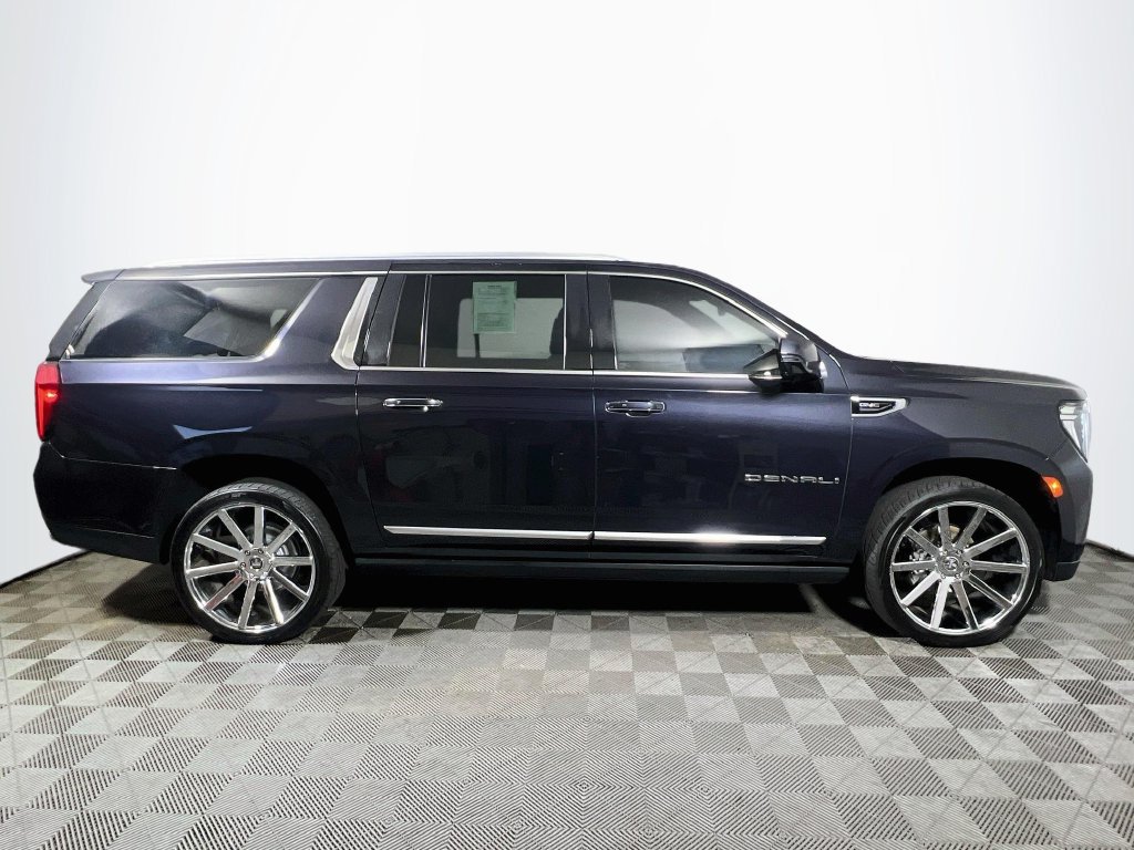 Used 2023 GMC Yukon XL Denali AWD/4WD image 8