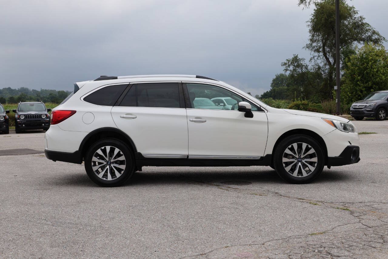 Used 2017 Subaru Outback 3.6R Touring AWD/4WD image 7