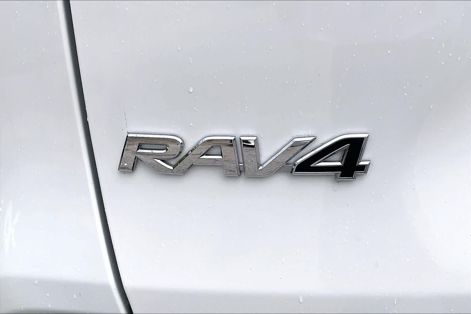 Used 2025 Toyota RAV4 LE AWD/4WD image 10