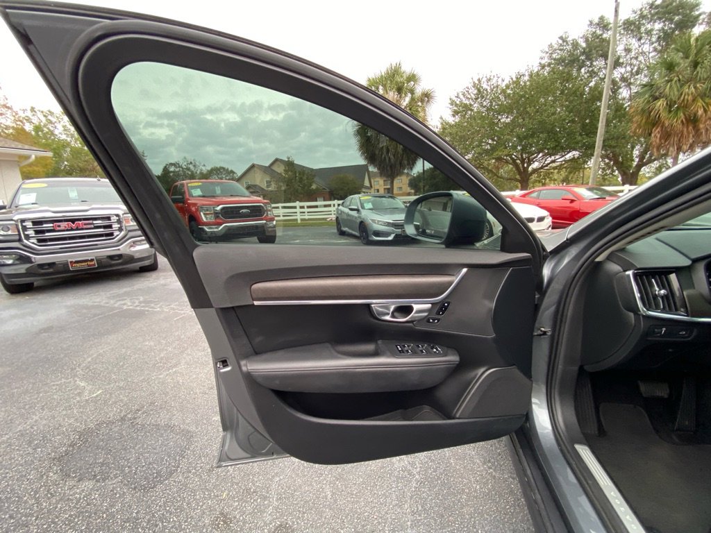 Used 2018 Volvo V90 T6 Cross Country w/ Convenience Package image 39