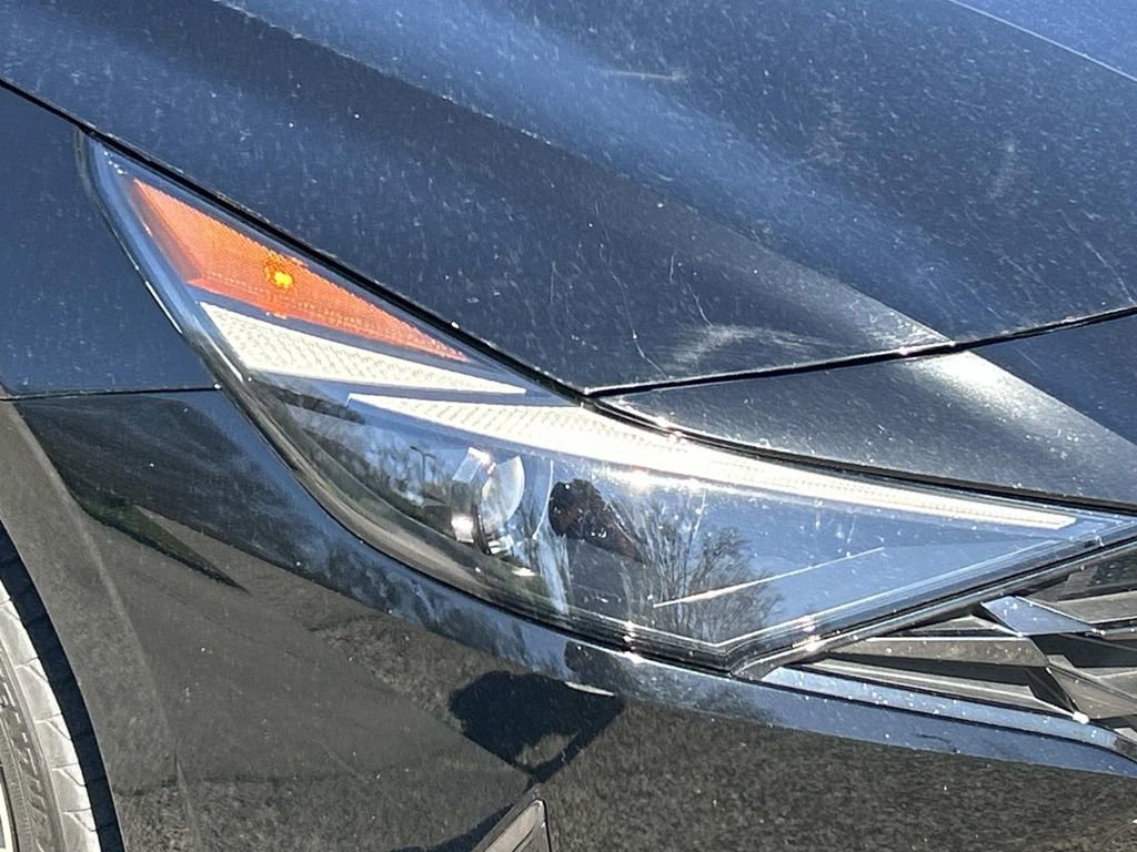 Used 2022 Hyundai Elantra Limited image 10