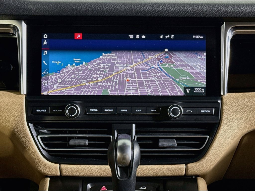 Certified 2021 Porsche Macan AWD/4WD image 15