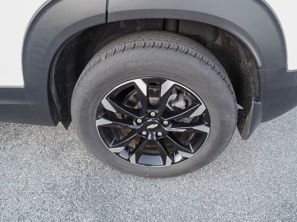 Used 2023 Chevrolet TrailBlazer LT w/ LPO, Blackout Package FWD image 7