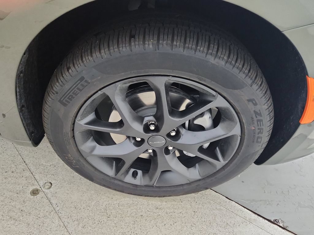 New 2027 Chrysler Pacifica Limited AWD/4WD image 34