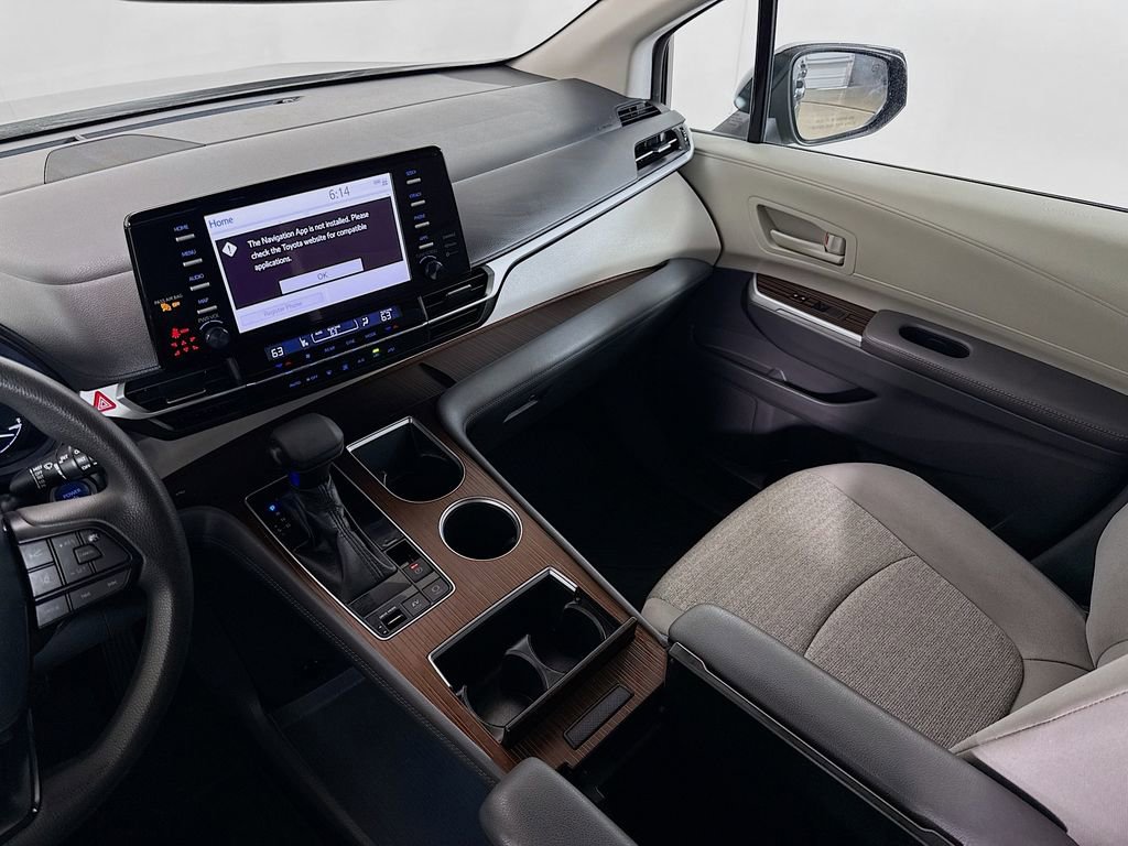 Certified 2022 Toyota Sienna LE FWD image 22