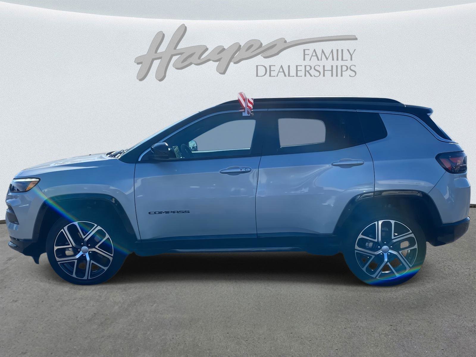 Used 2024 Jeep Compass Limited w/ Elite Group image 17