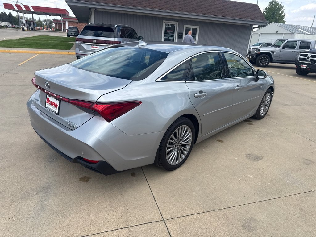Used 2021 Toyota Avalon Limited w/ Advanced Safety Package FWD image 5