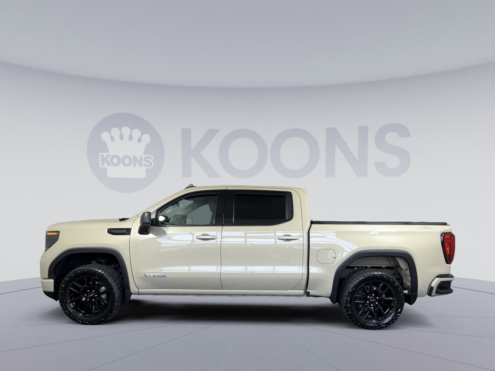 Used 2023 GMC Sierra 1500 Elevation AWD/4WD image 2