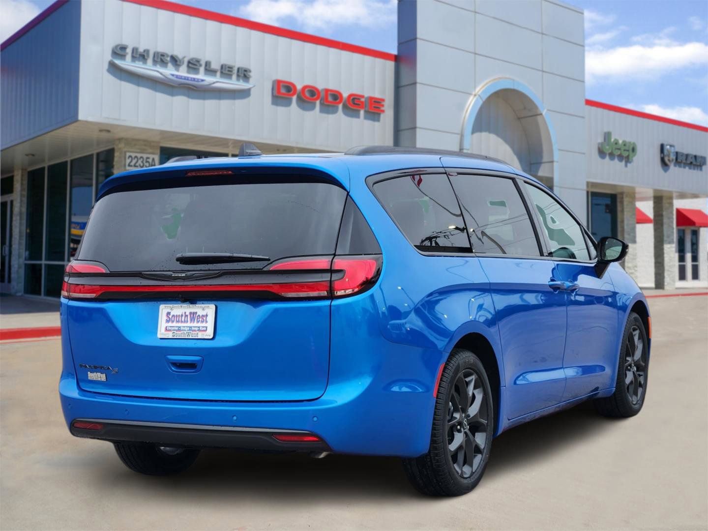 New 2026 Chrysler Pacifica Select image 5