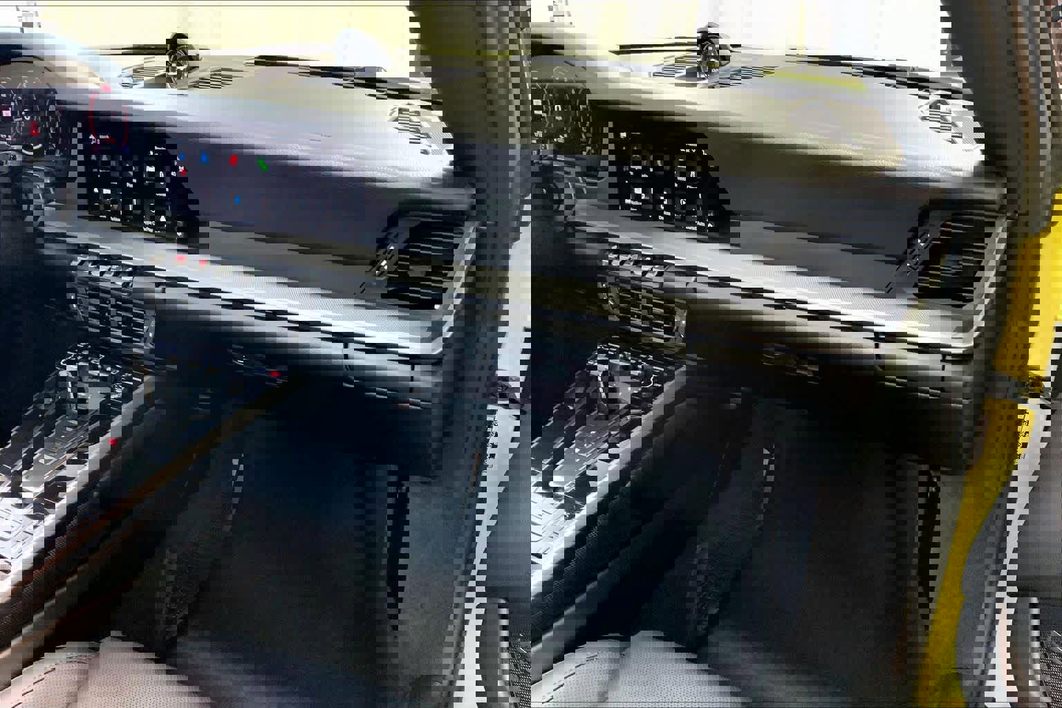 Used 2025 Porsche 911 Carrera image 18