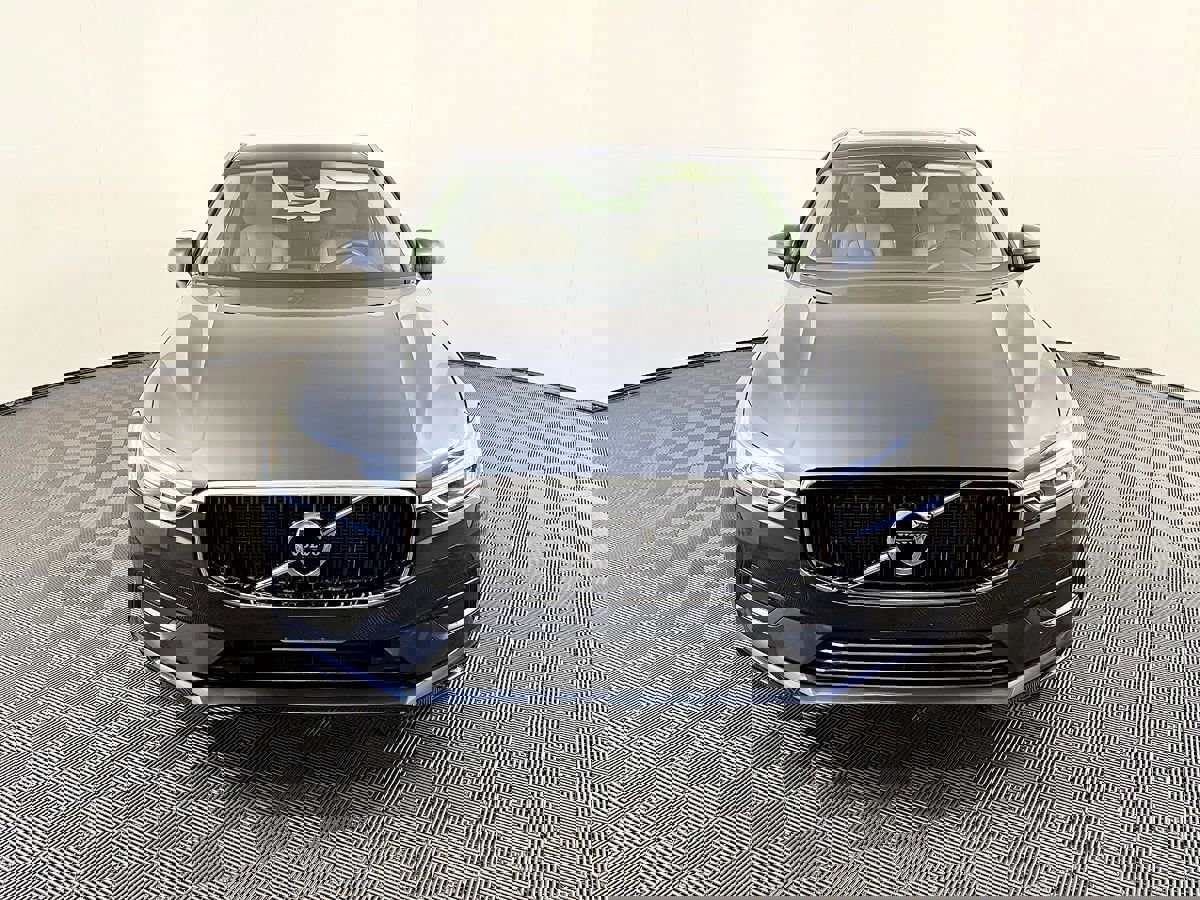 Used 2018 Volvo XC60 T5 Momentum w/ Convenience Package image 3