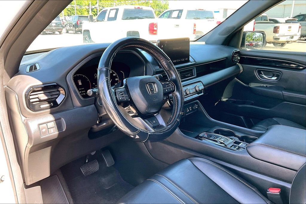 Used 2025 Honda Pilot TrailSport image 12