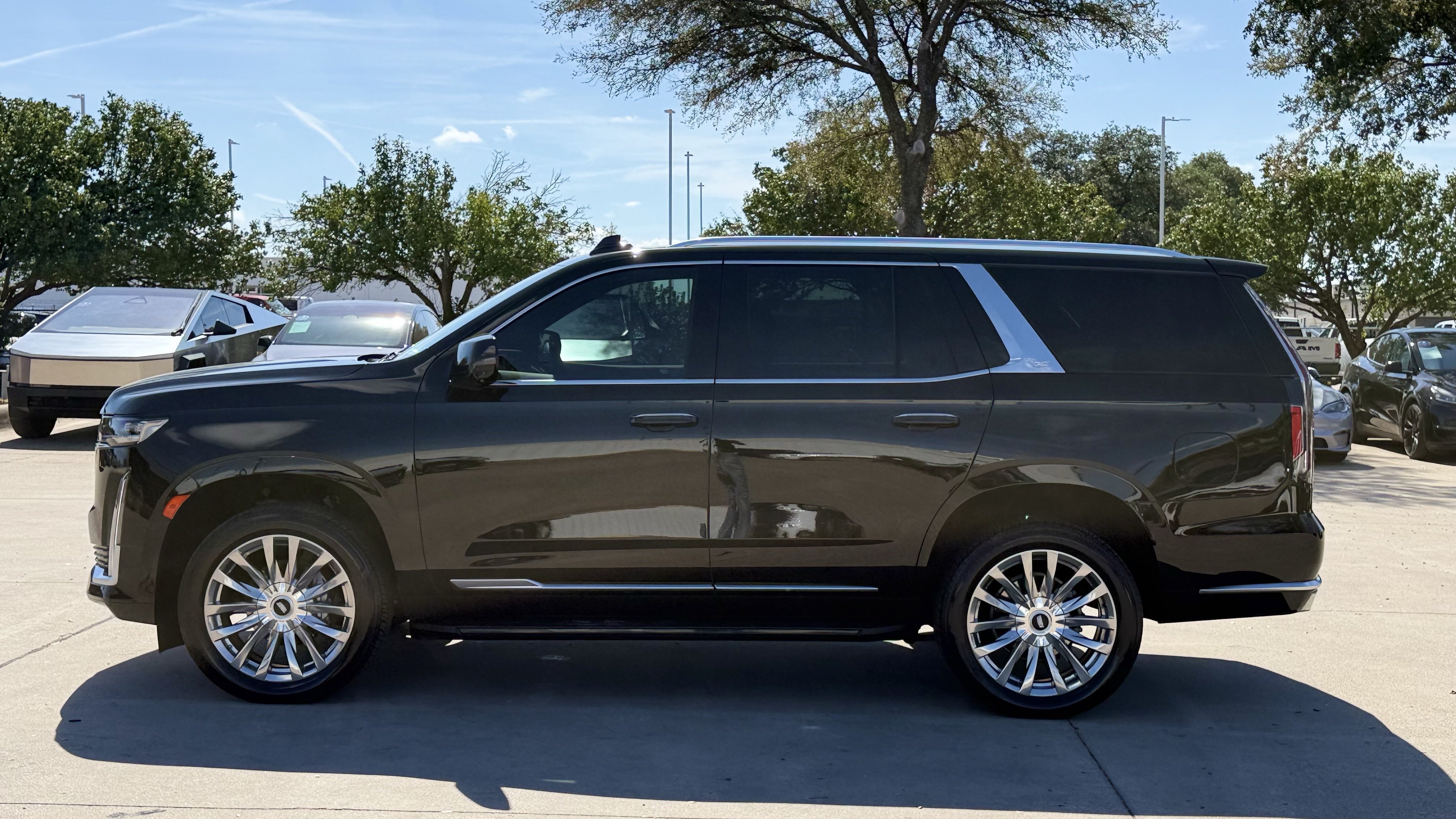 Used 2024 Cadillac Escalade Premium Luxury w/ Performance Package AWD/4WD image 6