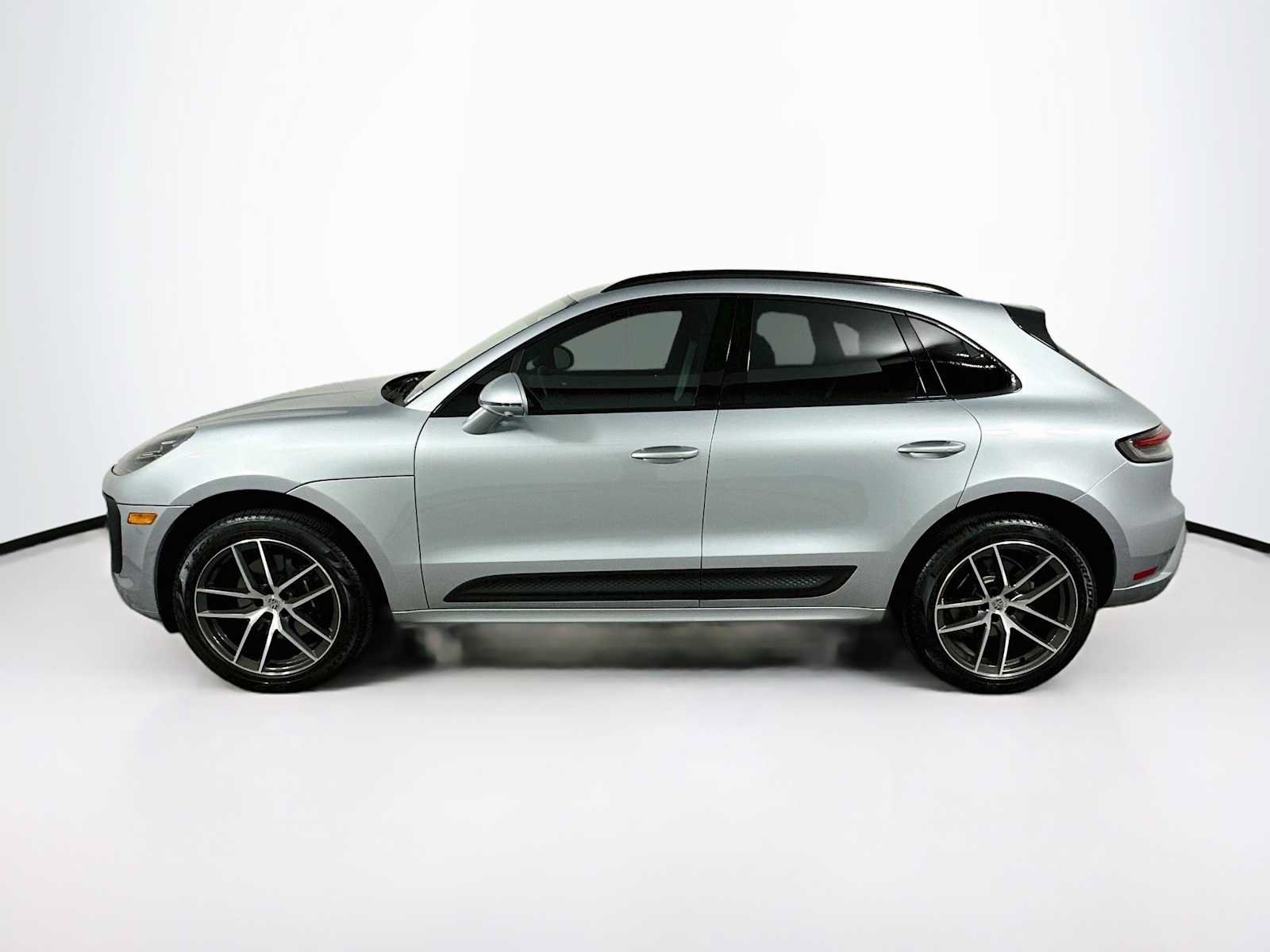 Certified 2026 Porsche Macan AWD/4WD image 2