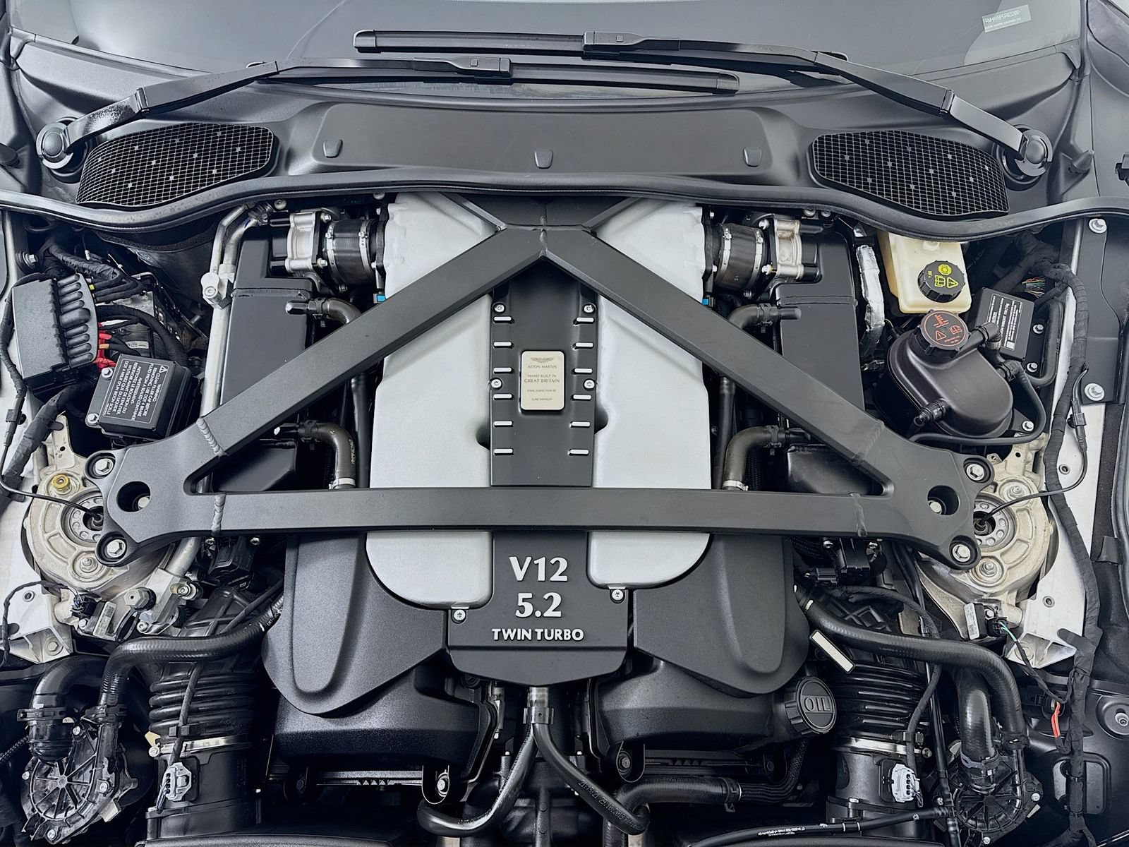 Used 2023 Aston Martin DBS Coupe RWD image 23