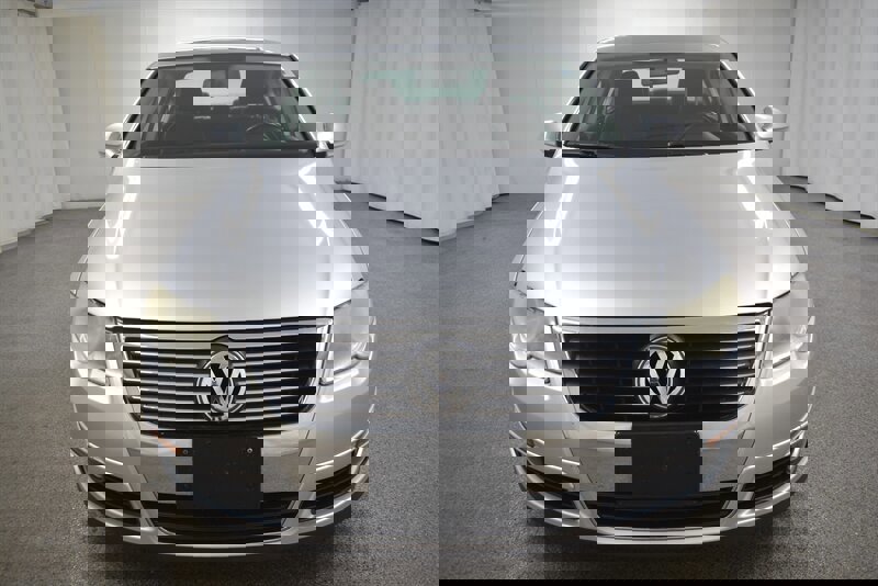 Used 2007 Volkswagen Passat 2.0T FWD image 2