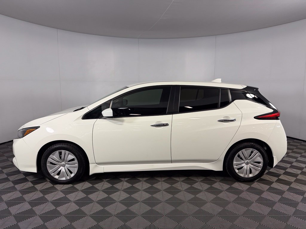 Used 2025 Nissan Leaf S FWD image 11