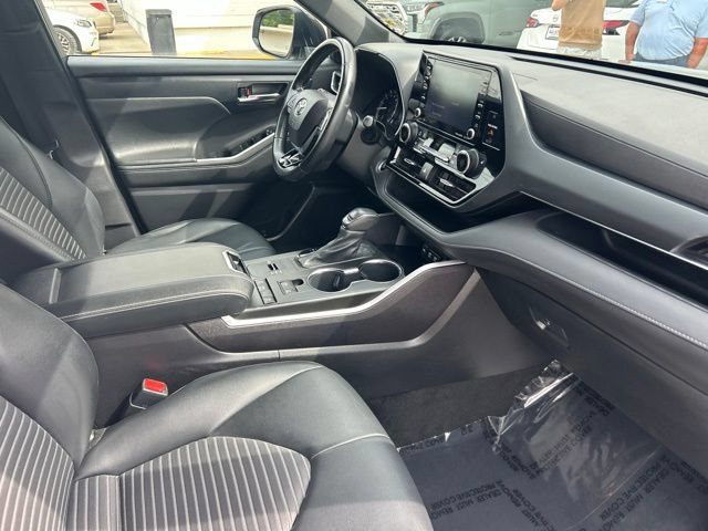 Used 2021 Toyota Highlander XSE FWD image 13