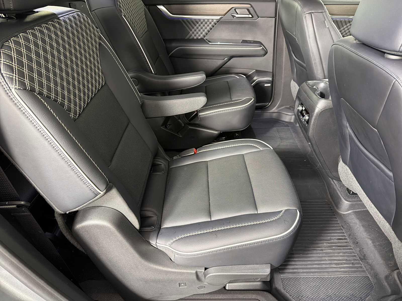 Used 2024 GMC Acadia Denali FWD image 14