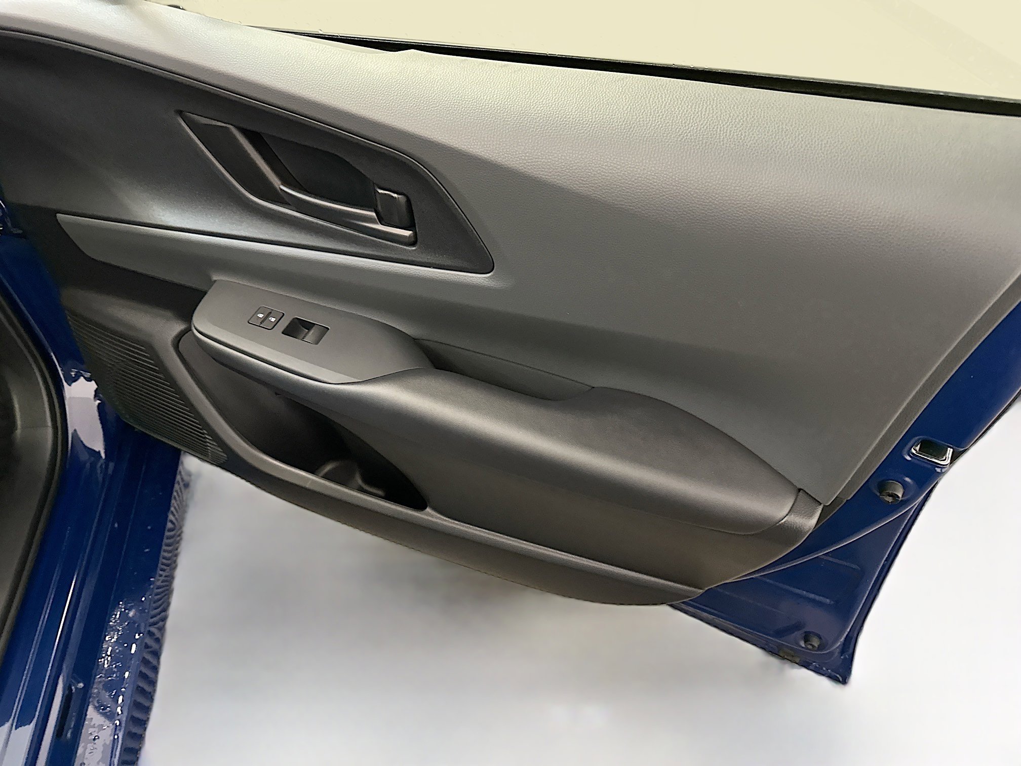 Used 2025 Toyota Prius LE FWD image 33