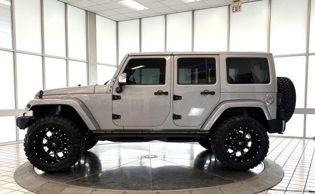 Used 2015 Jeep Wrangler Unlimited Sahara w/ Dual Top Group AWD/4WD image 4